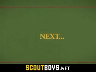 Litt homofil twink rumpe strukket av massiv phallus scoutmaster bar bak i woods-scoutboys&period;net