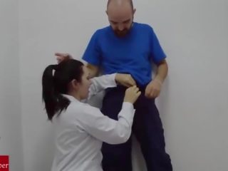 Un giovane infermiera succhia il hospital&acute;s tuttofare pene e recorded it.raf070