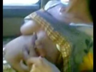 Dapper marriageable indisk aunty filma henne klantskallar t någon